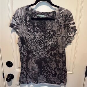 Women's Black and Gray Graphic Top